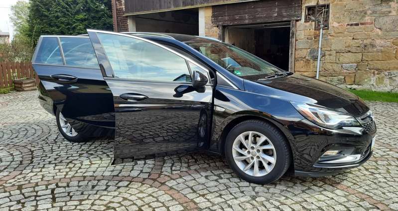 Opel Astra cena 42900 przebieg: 114000, rok produkcji 2017 z Kalety małe 407